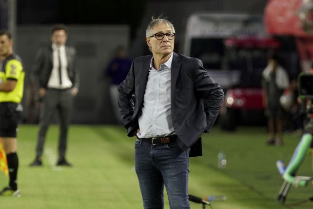 Holan sabe que debe tratar de encontrar la mejor versión del conjunto canalla porque se acercan tiempos de definiciones en el torneo.