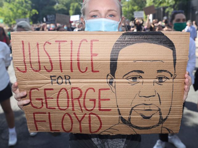 El reclamo de justicia por Floyd puso en primer plano como ninguno los abusos racistas sistemáticos de la policía de EEUU.