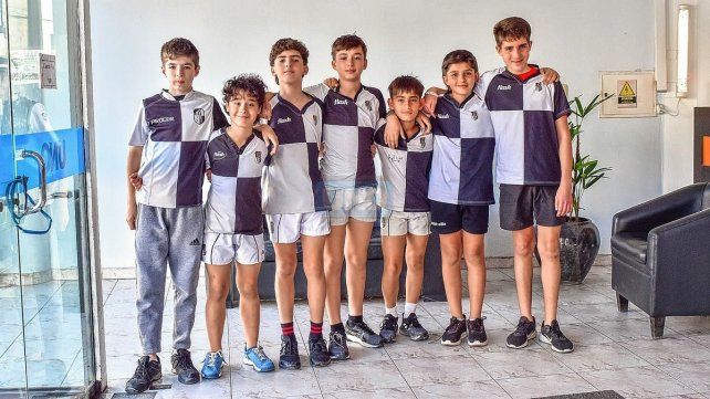 Jugadores de la M12 de Estudiantes