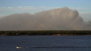 Otra vez hay incendios en las islas y el humo amenaza con llegar a Rosario
