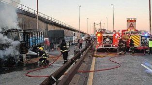 Corte total de tránsito en Zárate-Brazo Largo por el incendio de un camión
