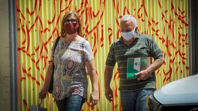 Médicos rosarinos aseguran que las personas con Covid suelen cumplir el aislamiento