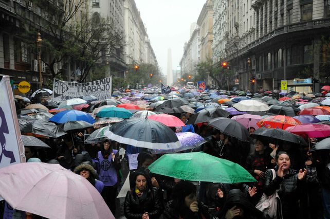 La lluvia no impidió la multitudinaria convocatoria en Capital.