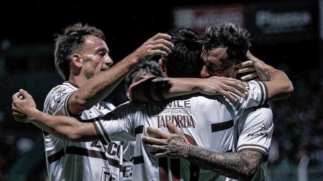 El entrerriano Taborda marcó los dos goles para Platense.