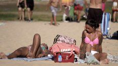 Los rosarinos buscan refresco en la playas del río Paraná. Los rosarinos buscan refresco en la playas del río Paraná.