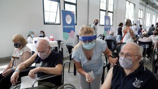 Ya rezagado, el plan de vacunación depende de un urgente arribo de más dosis