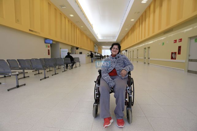 Ana Alem se recupera en el gimnasio de kinesiología del nuevo hospital. Foto UNO Diego Arias.&nbsp;