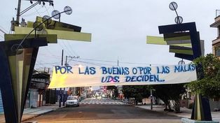 El rival de Unión la pasa mal adentro y afuera