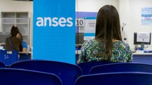 Unos 200 mil empleados estatales volverán al trabajo presencial el miércoles