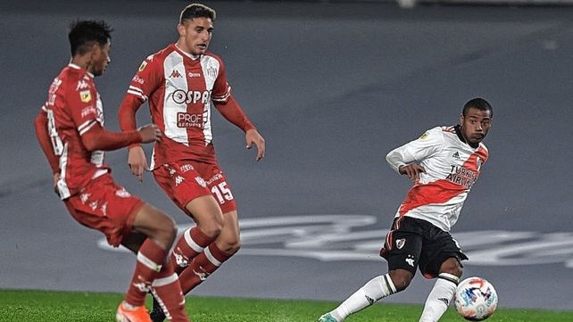 Unión vovió a refrendar su escaso poder de gol en el Monumental contra River.