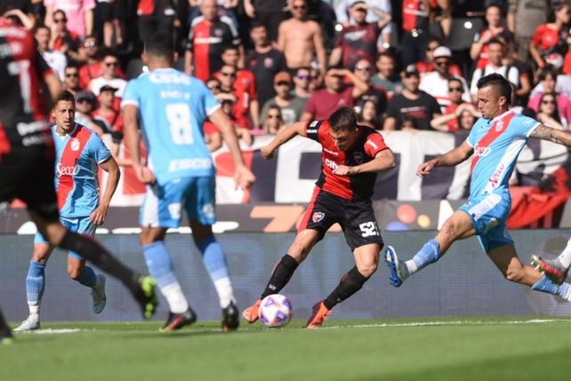 Newells fue pura impotencia y empató sin goles ante un pobrísimo Arsenal