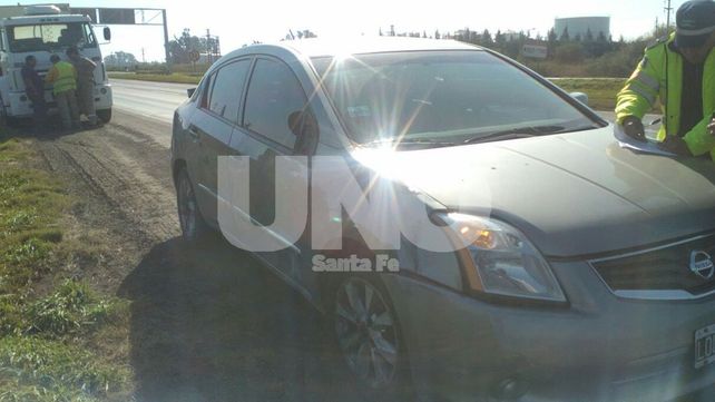 Apresaron a un camionero que conducía ebrio y chocó un auto en la autopista Santa Fe-Rosario