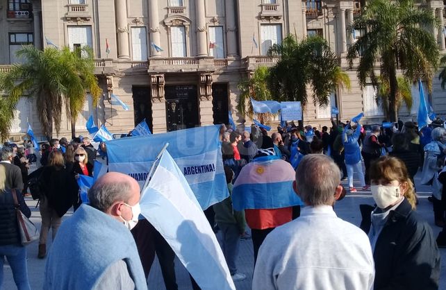 Im&aacute;genes del banderazo en Plaza 25 de Mayo en Santa Fe