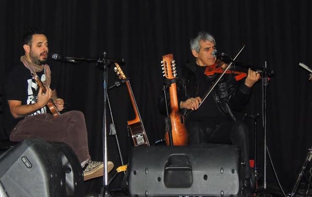el referente de la música popular argentina dará un recital junto a la banda rosarina. antes del show de esta noche en willie dixon