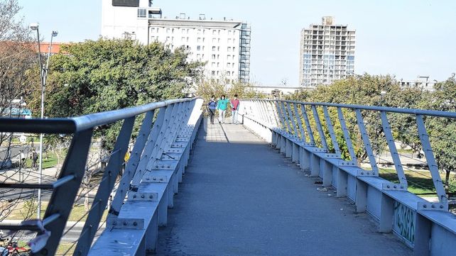 Piden la refuncionalización de la escalera mecánica y el ascensor del Parque Alberdi