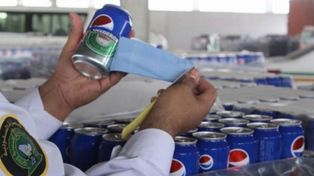 Agentes de aduana decomisaron 48 mil latas de cerveza disfrazadas de gaseosas en Arabia Saudita