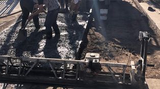 Roldán. El municipio pavimenta calles con fondos propios y de la provincia.