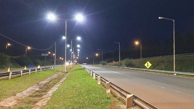 Realizaron trabajos de reparación en dos tramos de la ruta 14 donde estaba a oscuras.