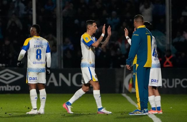 Central cayó en el debut ante Belgrano. Almirón realizó sólo dos variantes ante el último campeón.