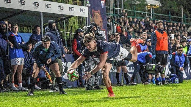 Gran palomita de Lautaro Cipriani para llegar al try. El wing fue la figura de Capibaras XV.
