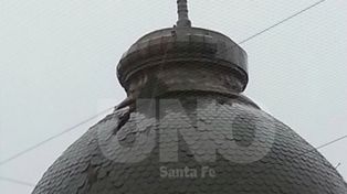 El temporal voló tejas de la cúpula de Casa de Gobierno