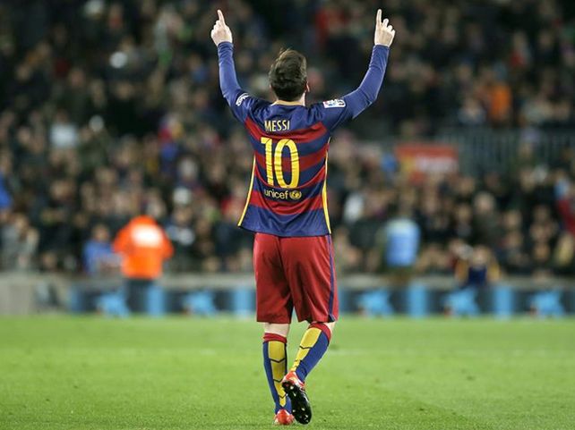 El rosarino convirtió su gol número 500 pero Barcelona cayó frente a Valencia.