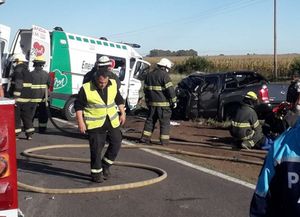 Siete muertes tras un choque frontal entre una ambulancia y una camioneta en la ruta 188