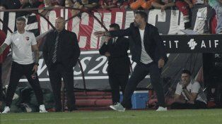 El entrenador de Newell’s vivió con intensidad el duelo ante Barracas Central. “Ahora es tiempo de poner la cara y comer mierda”, dijo en redes sociales.