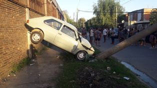 Un adolescente de 14 años le robó el auto a su padre y atropelló y mató a un ciclista 