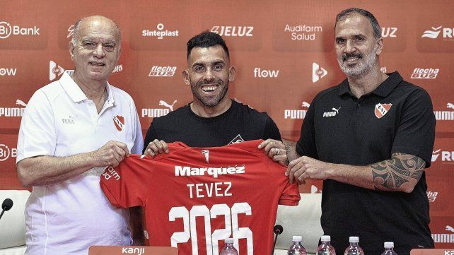 Independiente formalizó la renovación con Carlos Tevez hasta diciembre de 2026.
