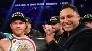 Canelo Álvarez le aplicó un millonario juicio a De la Hoya