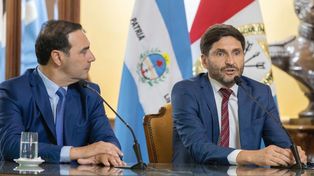 Los gobernadores de Santa Fe, Maximiliano Pullaro, y de Corrientes, Gustavo Valdés.