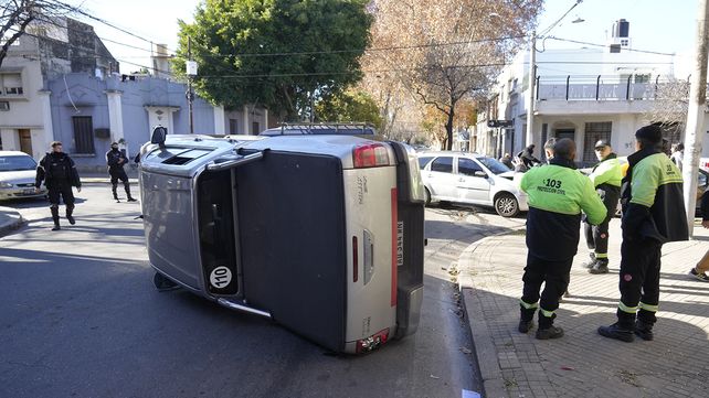 El choque y vuelco en Laprida y Gaboto