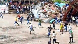 Se derrumbó una tribuna en una plaza de toros en Colombia y murieron al menos seis personas