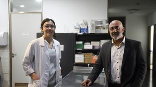La médica clínica Janina Toneguzzo y el jefe de la Unidad de Quemados del Hospital de Emergencias Clemente Alvarez (Heca), Ariel Talarn. 
