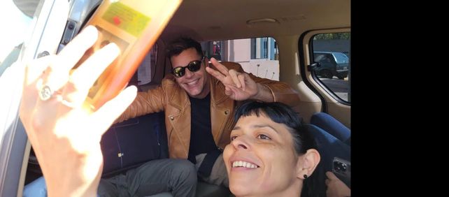 Rcky aceptò sacarse fotos con sus fans que hacen tres días acampan en Buenos Aires solo para una selfie.