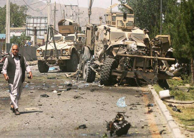 Ataque suicida en un ingreso a Kabul contra una columna de EEUU en junio de 2015.