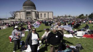 Miles de fieles pasaron por el santuario de la Virgen del Rosario de San Nicolás