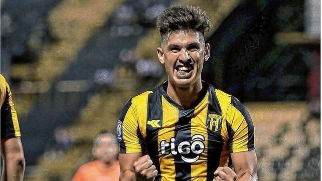 Jorge Valdez Chamorro llega con el pase en su poder desde Guaraní.