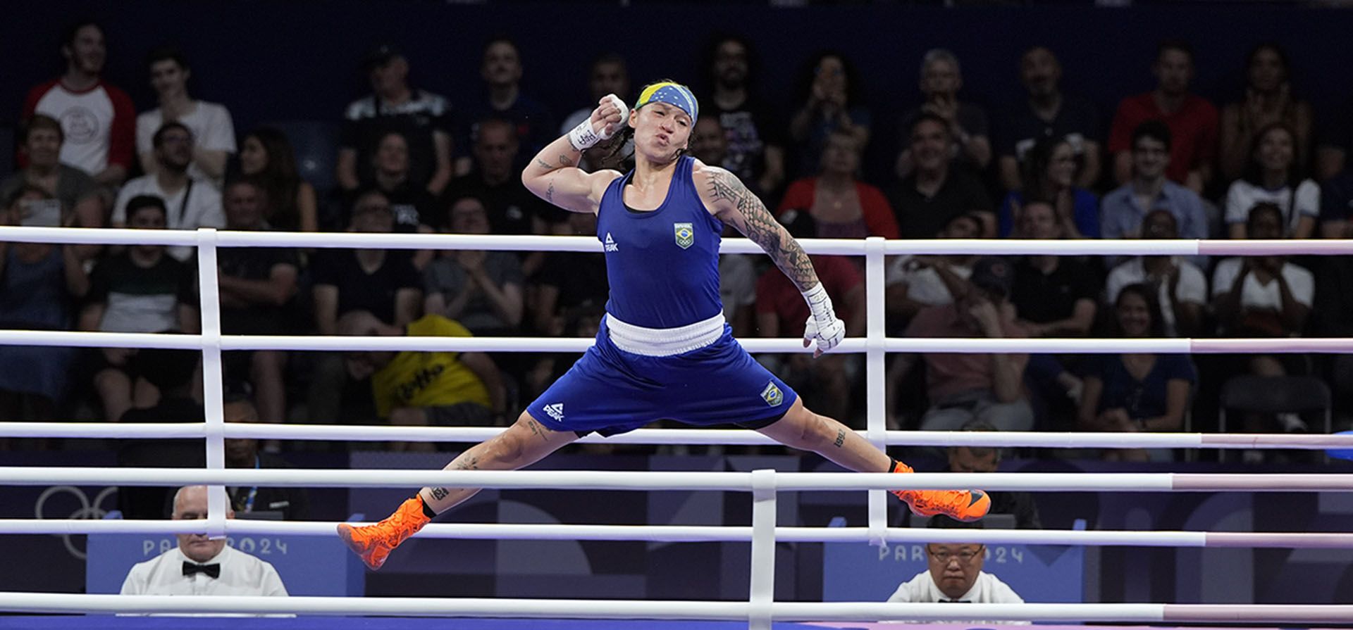 La brasileña Beatriz Soares celebra su victoria ante la estadounidense Jajaira González en el boxeo de los Juegos Olímpico de París, el lunes 29 de julio de 2024. (AP Foto/John Locher) La brasileña Beatriz Soares celebra su victoria ante la estadounidense Jajaira González en el boxeo de los Juegos Olímpico de París, el lunes 29 de julio de 2024. (AP Foto/John Locher)