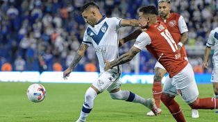 Vélez y el Rojo jugaron poco en un partido friccionado.