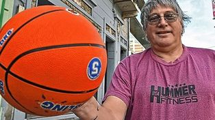 Ricardo Molinari, creador del básquet para ciegos, quiere que la disciplina llegue a las escuelas.