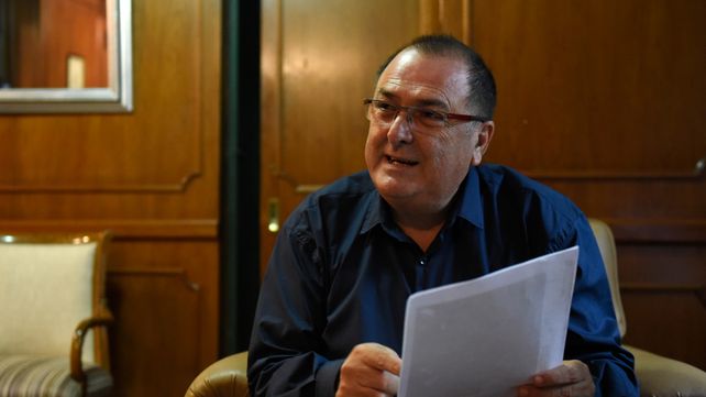 Ratner aseguró que si los municipales cobran más, es porque trabajan más horas
