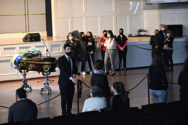 Los restos del pastor Silvestri fueron despedidos en su iglesia.
