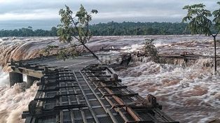 Se llenaron de agua las Cataratas del Iguazú y el río en Santa Fe podría subir un metro