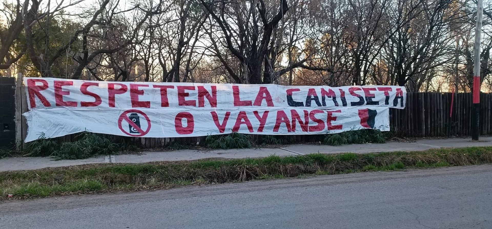 Newells agravó sus problemas y se metió en una tensa zona de turbulencia
