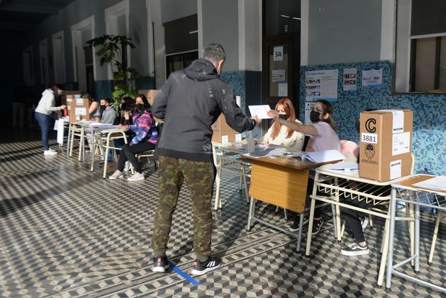 Expertos destacaron el déficit informativo que marcó los días previos a los recientes comicios primarios.
