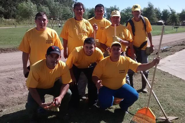 Ocho jóvenes, día a día, ponen a punto el barrio Peñaloza Norte