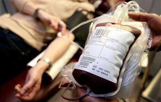 La médica se negó a someterse a la transfusión de sangre.