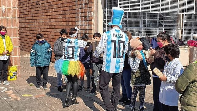 Por el mes del los niños mutual CreSer entrega juguetes en ocho escuelas&nbsp;